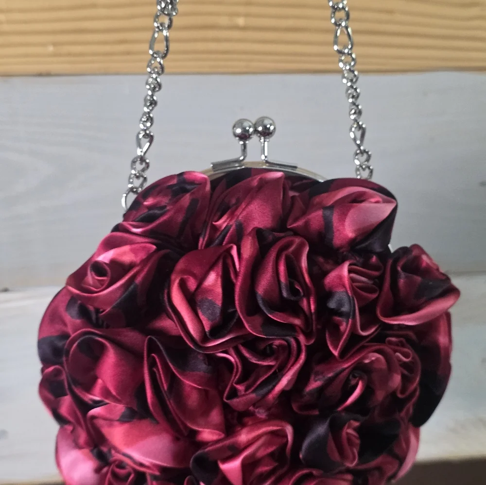 White House Black Market 3D Rose Elegant Kisslock Bag - Picture 4 of 10